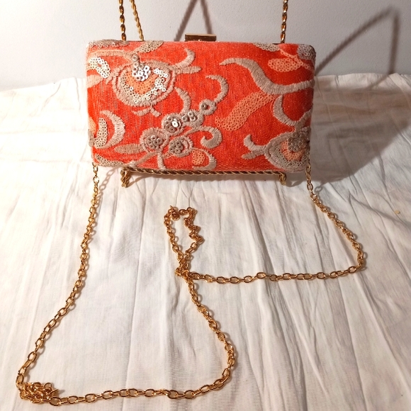 Sequence Applique overlay clutch - Picture 3 of 5